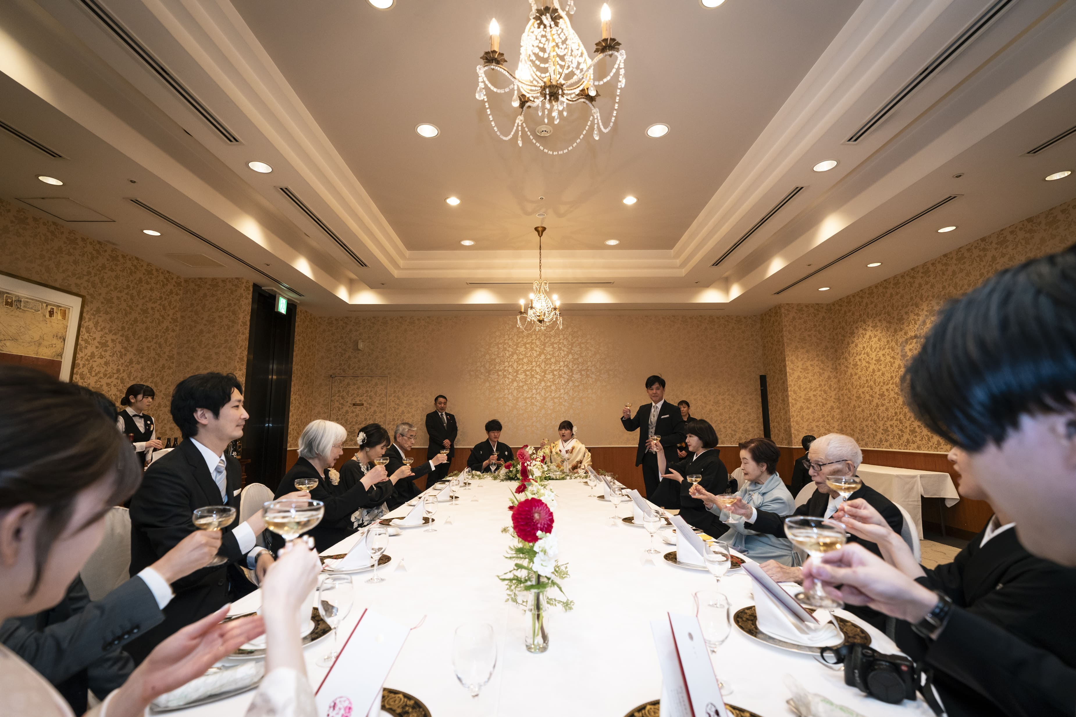 ご結婚式後の会食風景